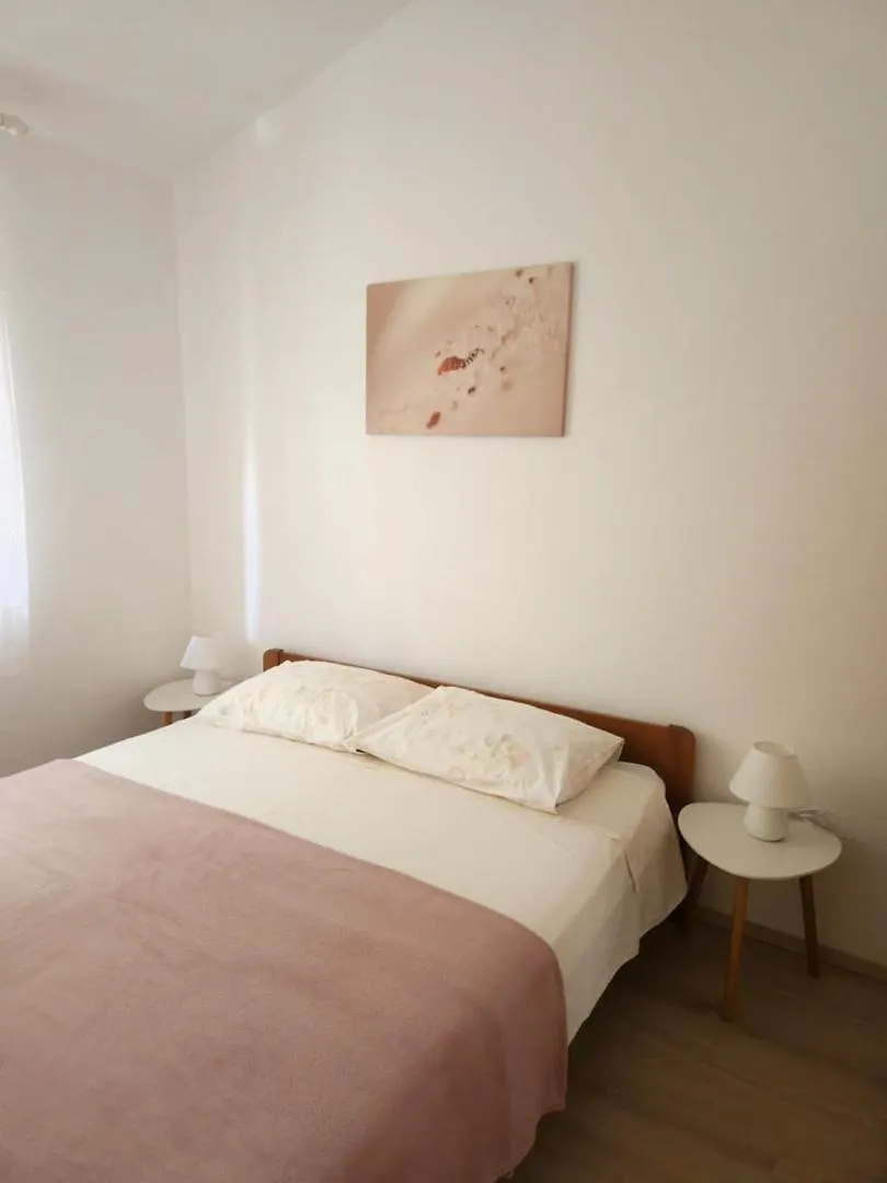 Gasthof Lorena Apartments In Pula