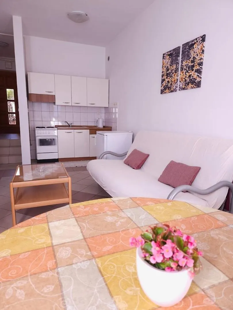 Gasthof Lorena Apartments In Pula