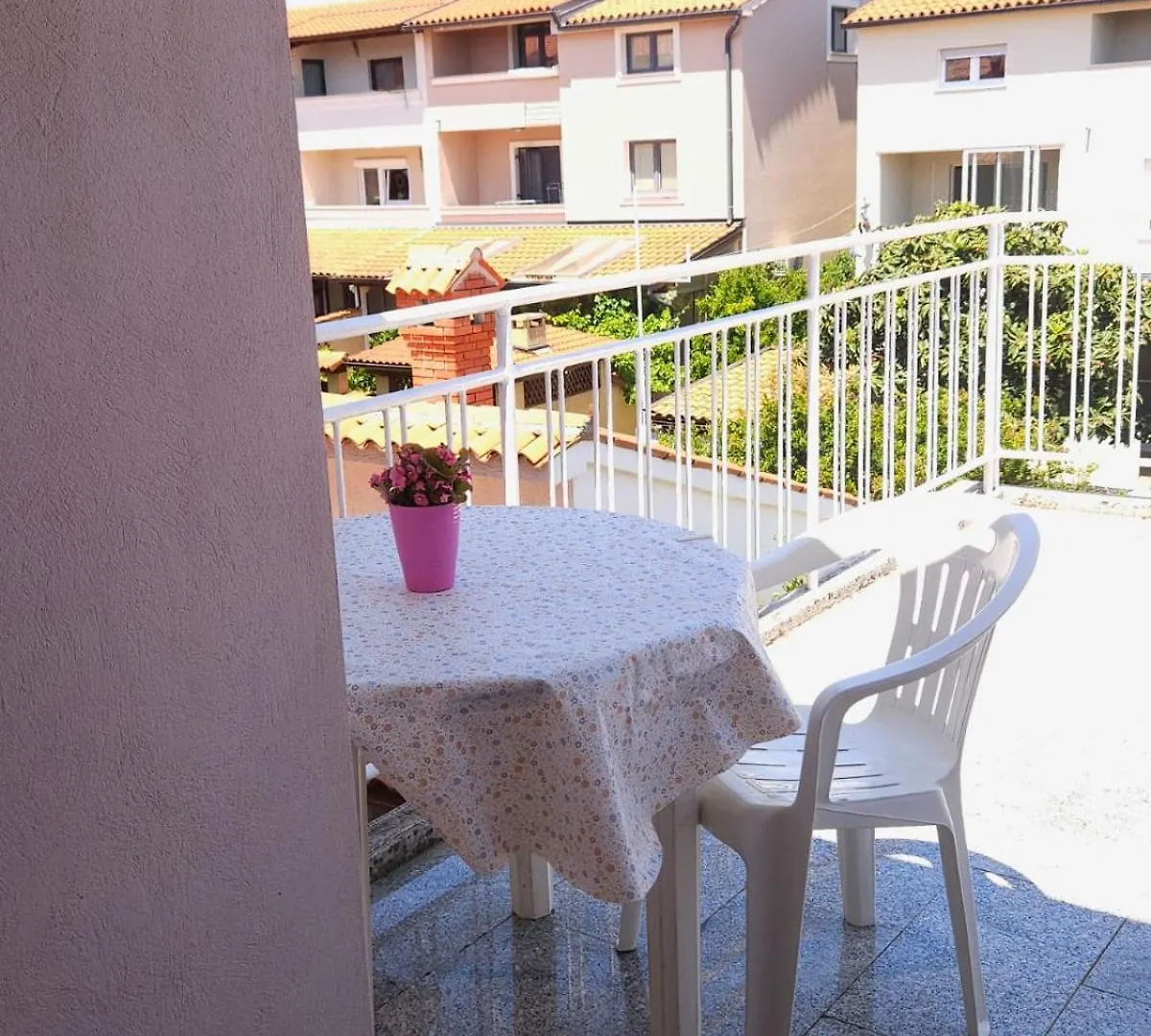 Lorena Apartments In Pula