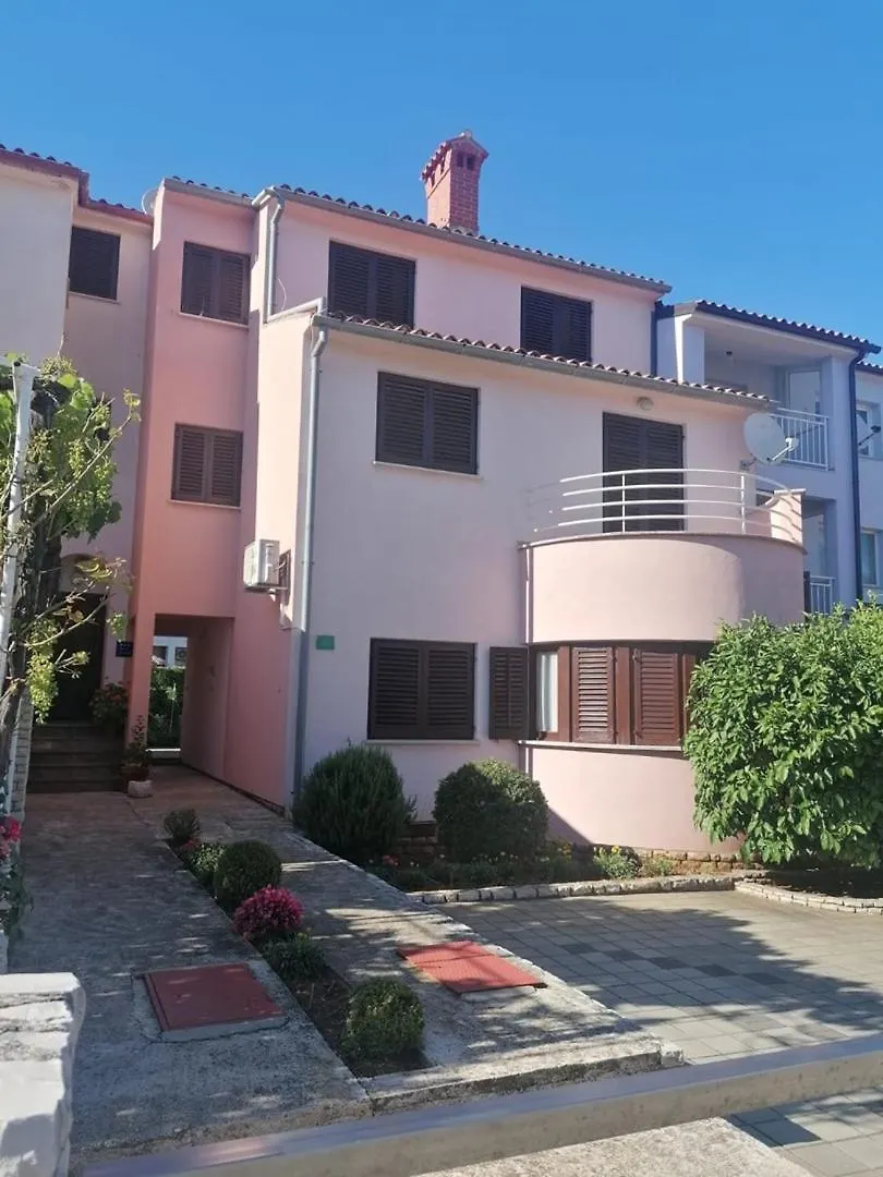 Lorena Apartments In Pula