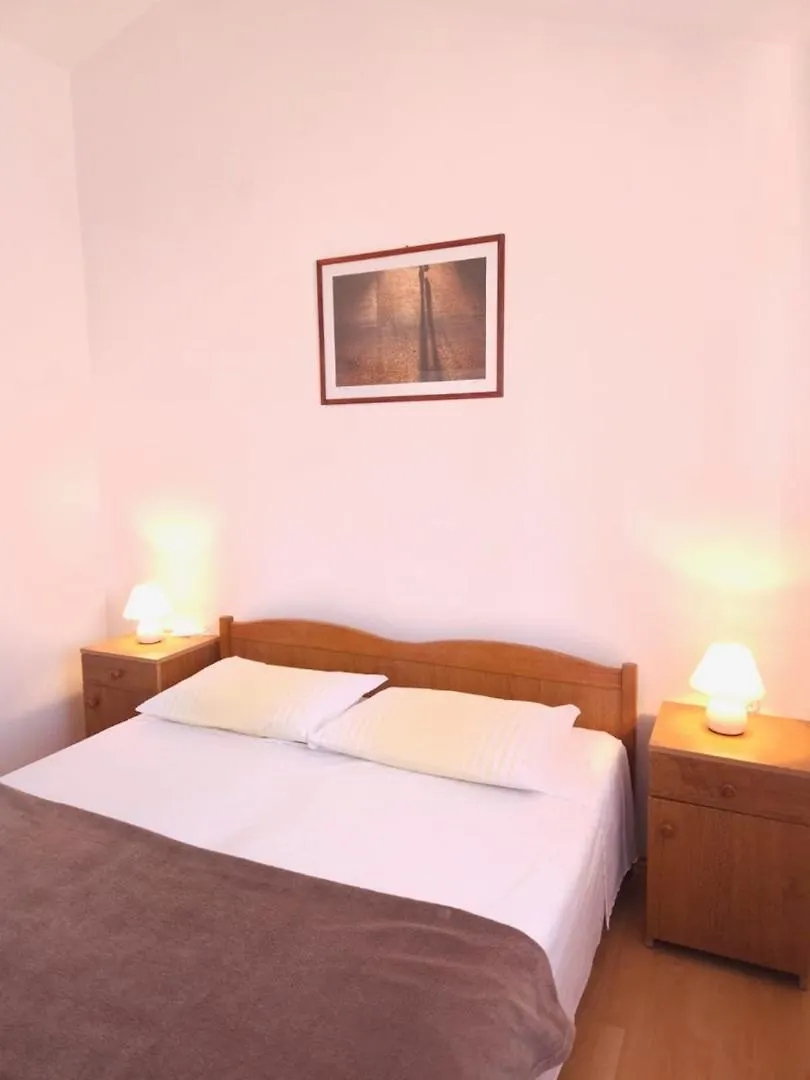 Lorena Apartments In Pula Kroatien