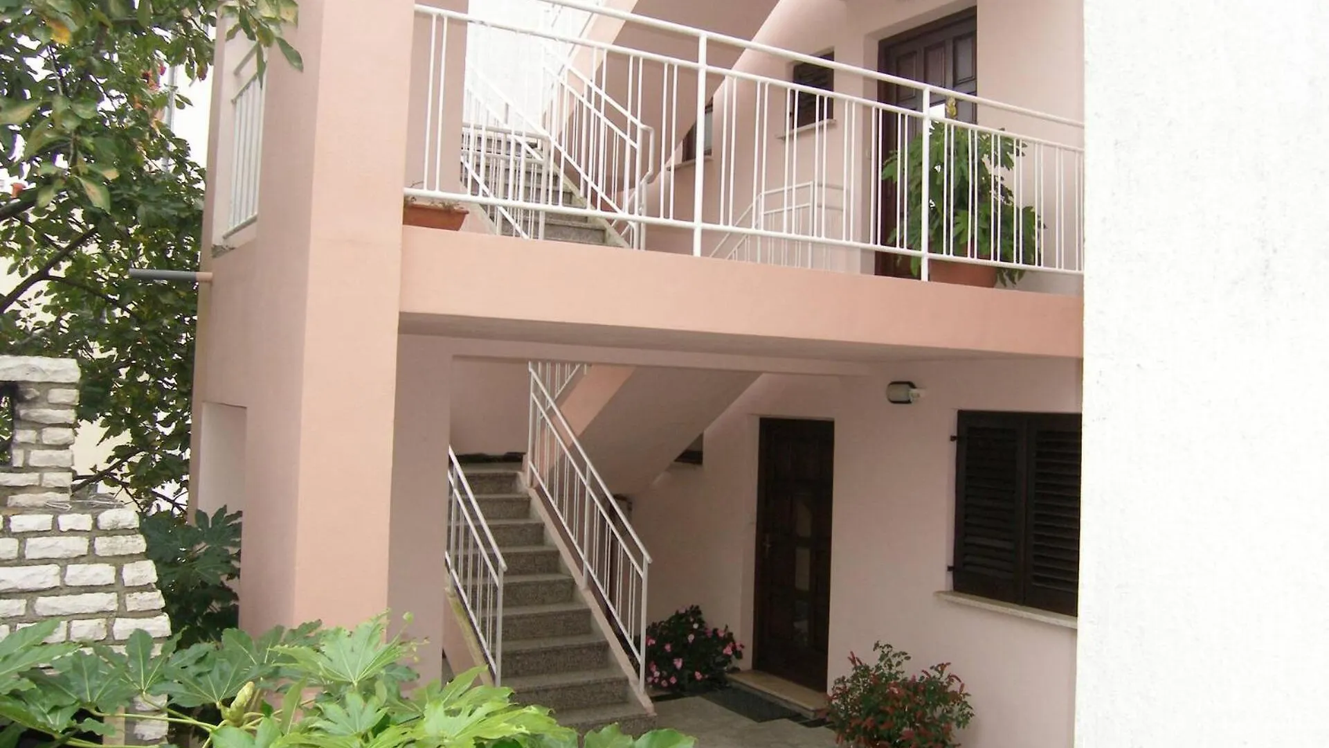 Lorena Apartments In Pula 0*,  Kroatien